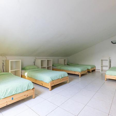 Хостел Pineapple Surf House Атогиа-да-Балейя Экстерьер фото
