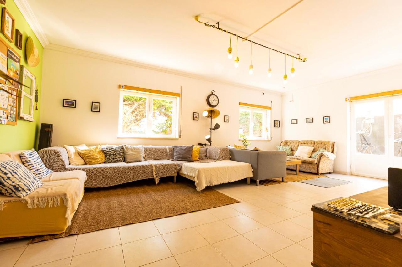 Хостел Pineapple Surf House Атогиа-да-Балейя Экстерьер фото