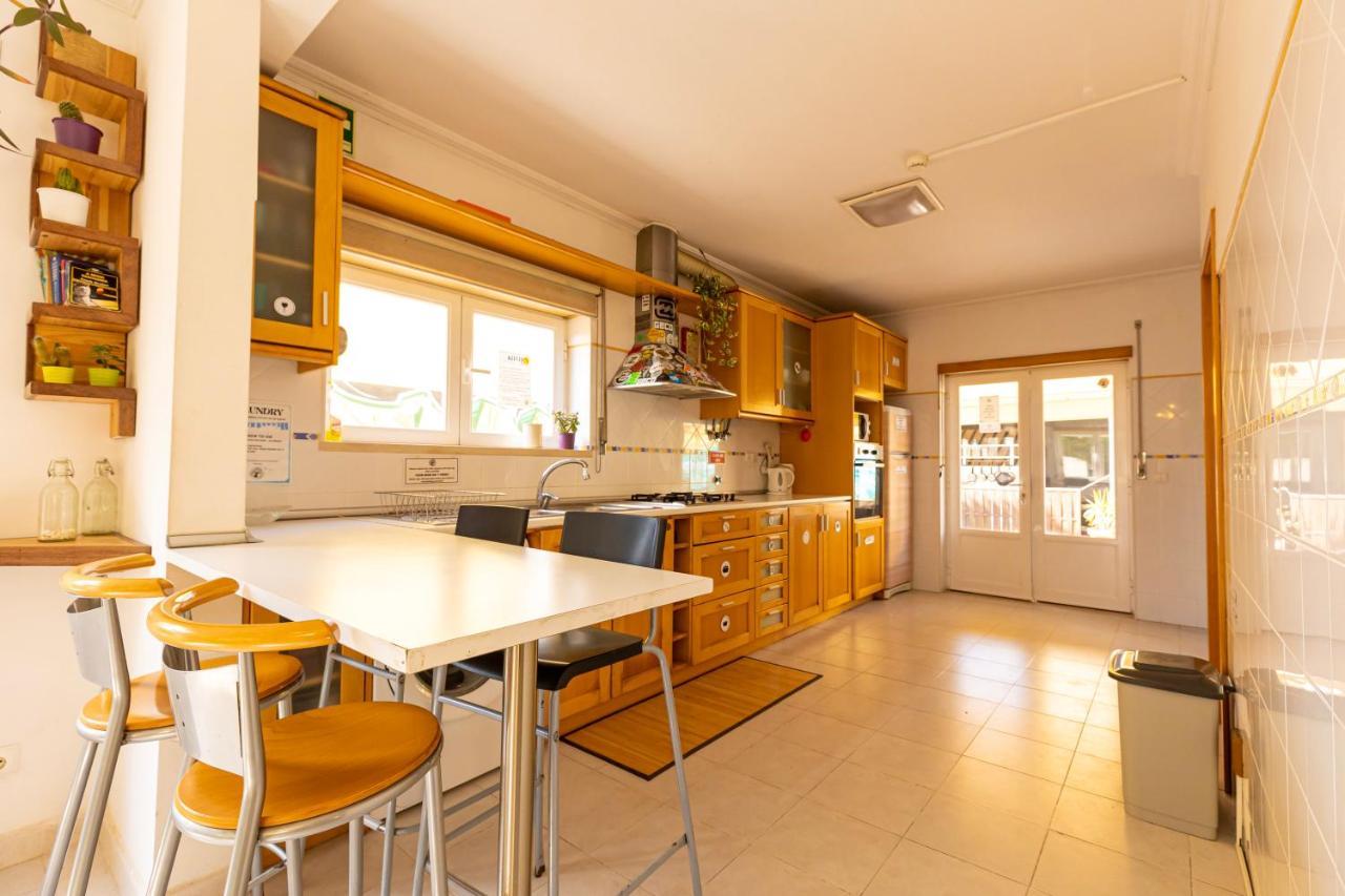 Хостел Pineapple Surf House Атогиа-да-Балейя Экстерьер фото