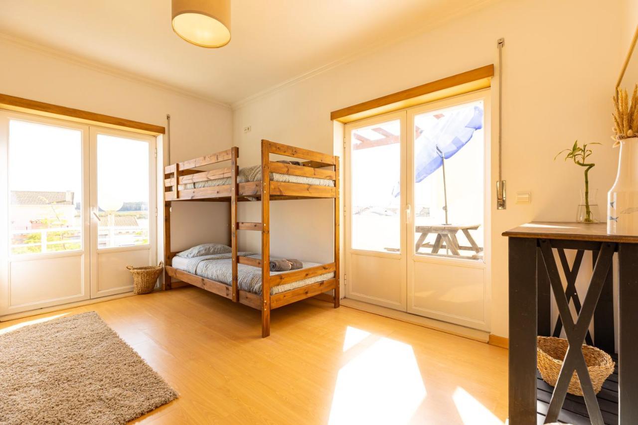Хостел Pineapple Surf House Атогиа-да-Балейя Экстерьер фото