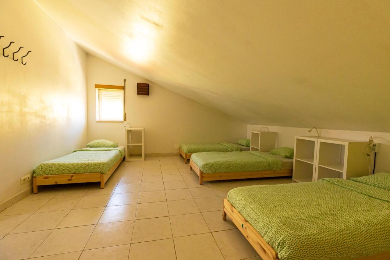 Хостел Pineapple Surf House Атогиа-да-Балейя Экстерьер фото