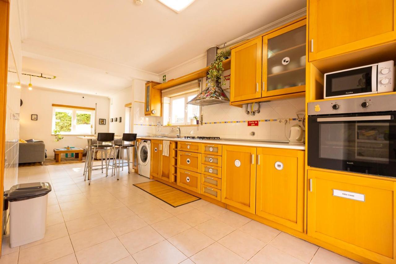Хостел Pineapple Surf House Атогиа-да-Балейя Экстерьер фото