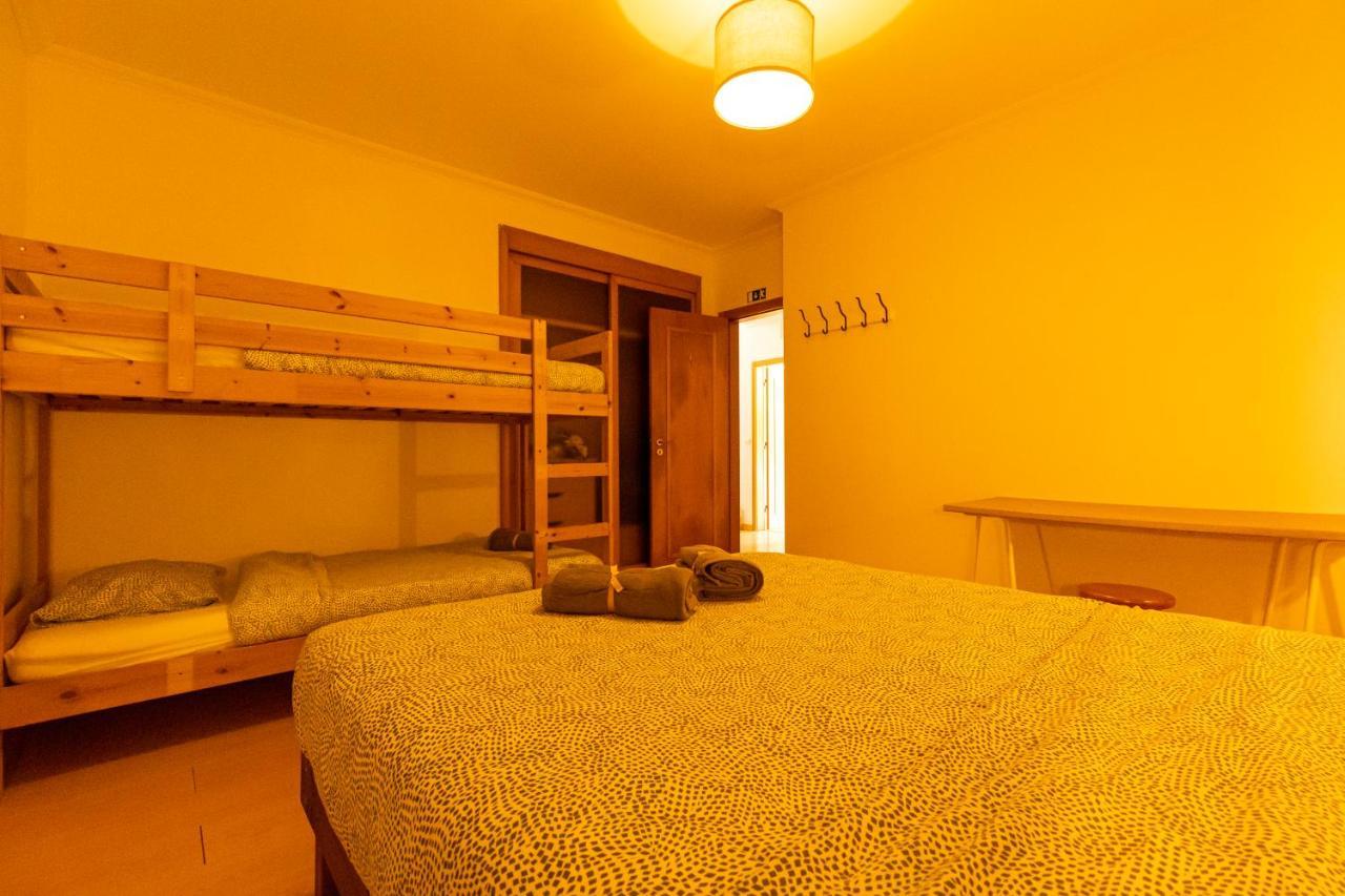 Хостел Pineapple Surf House Атогиа-да-Балейя Экстерьер фото
