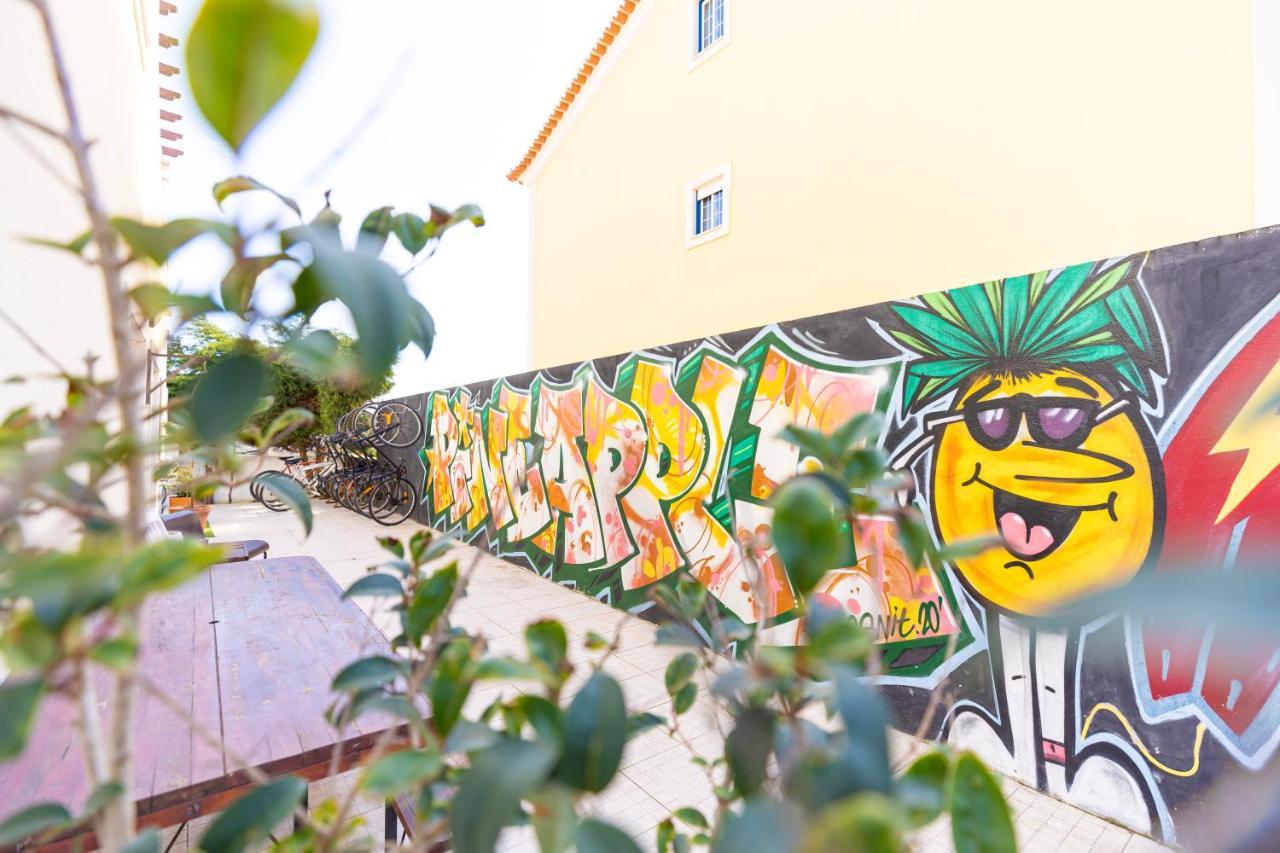 Хостел Pineapple Surf House Атогиа-да-Балейя Экстерьер фото