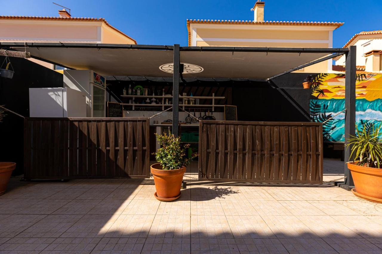 Хостел Pineapple Surf House Атогиа-да-Балейя Экстерьер фото