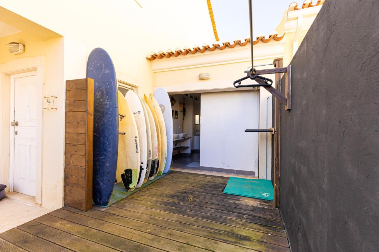 Хостел Pineapple Surf House Атогиа-да-Балейя Экстерьер фото