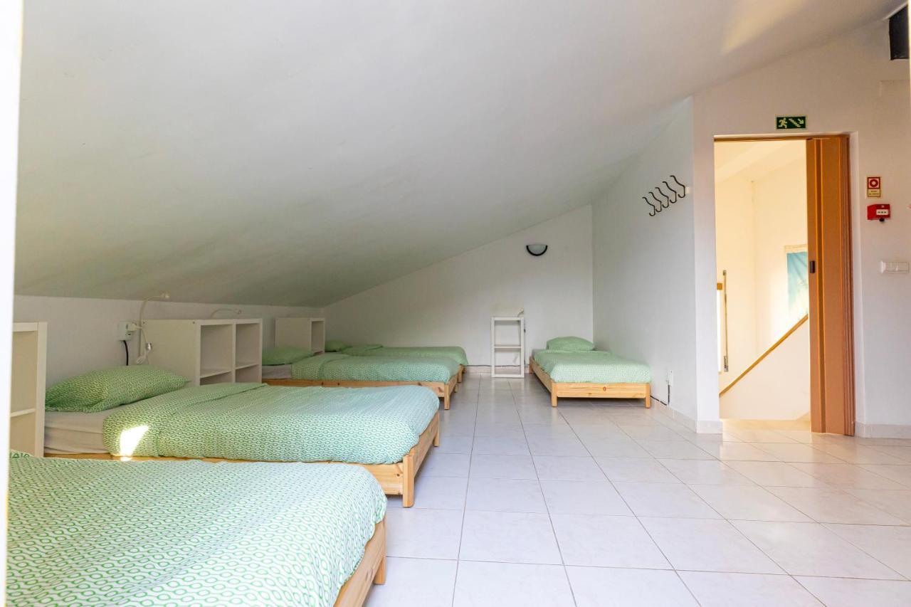 Хостел Pineapple Surf House Атогиа-да-Балейя Экстерьер фото