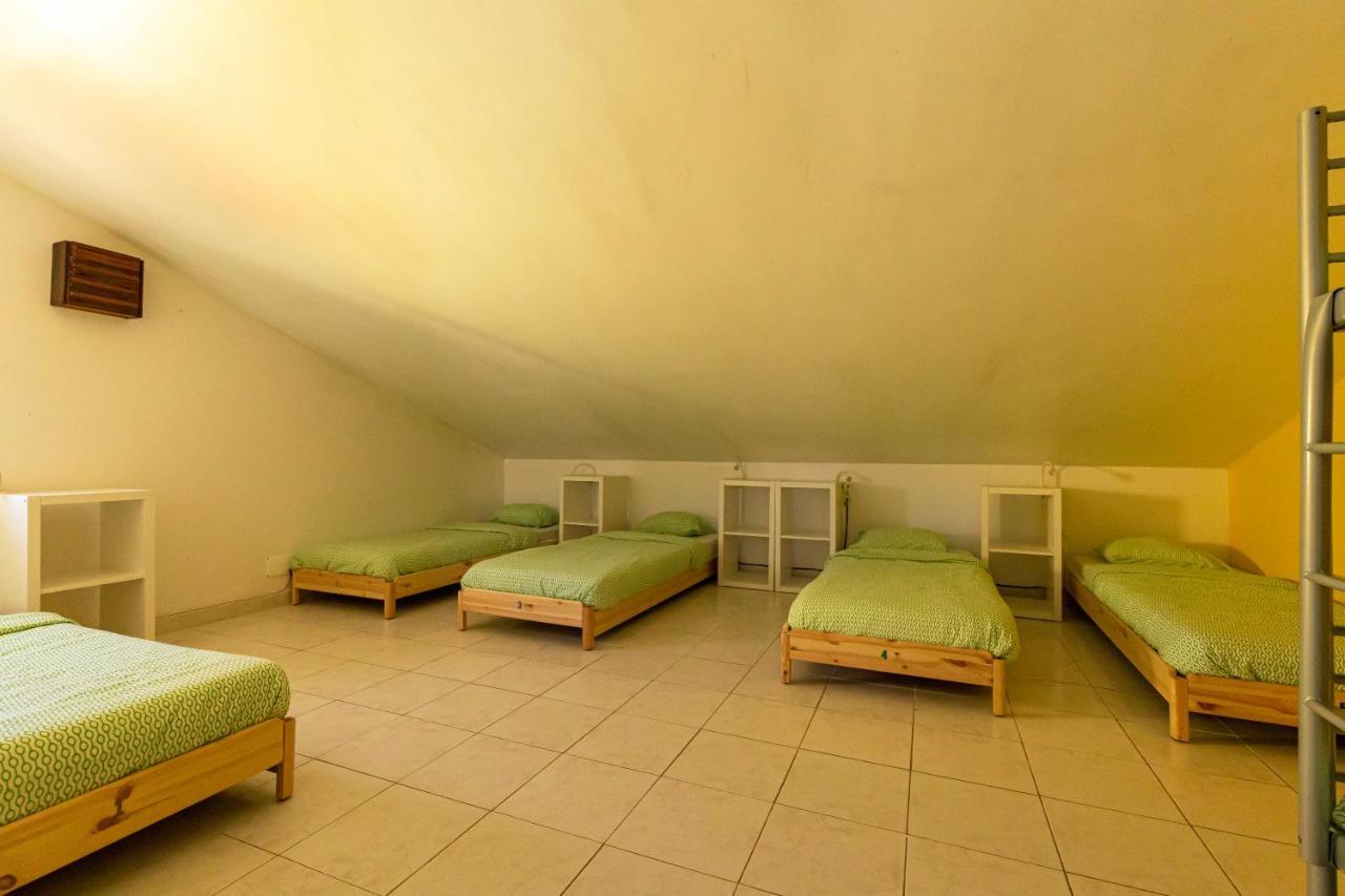 Хостел Pineapple Surf House Атогиа-да-Балейя Экстерьер фото
